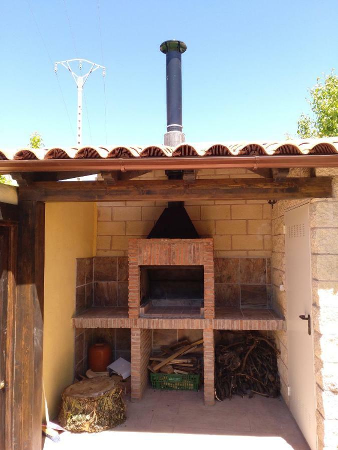 La Casita Del Abuelo Villa Villalmanzo Exteriör bild